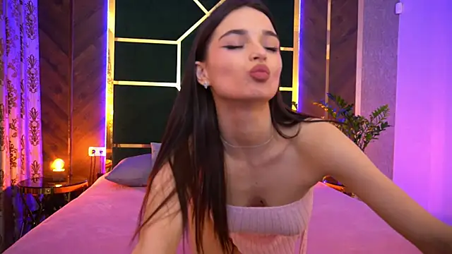 Snapshot of LittleeCutee chatting on 03-10-25, 10:37 LittleeCutee online show from 03-10-25, 10:37