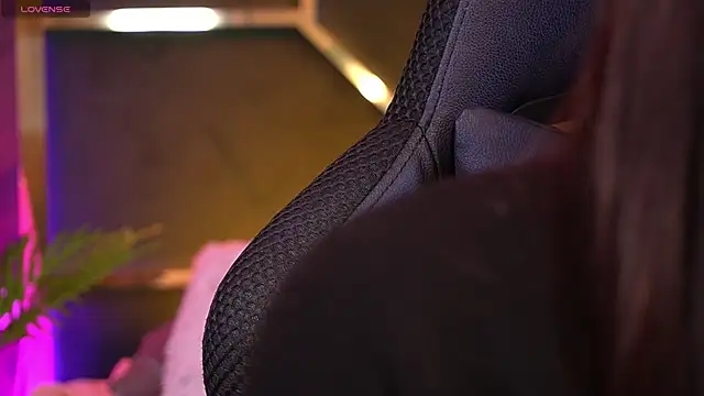 Snapshot of LittleeCutee chatting on 10-25-25, 07:27 LittleeCutee online show from 10-25-25, 07:27