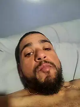 Snapshot of ositomanzo chatting on 10-19-25, 04:02 ositomanzo online show from 10-19-25, 04:02