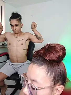 Snapshot of sophieandmarkls chatting on 02-11-26, 08:47 sophieandmarkls online show from 02-11-26, 08:47