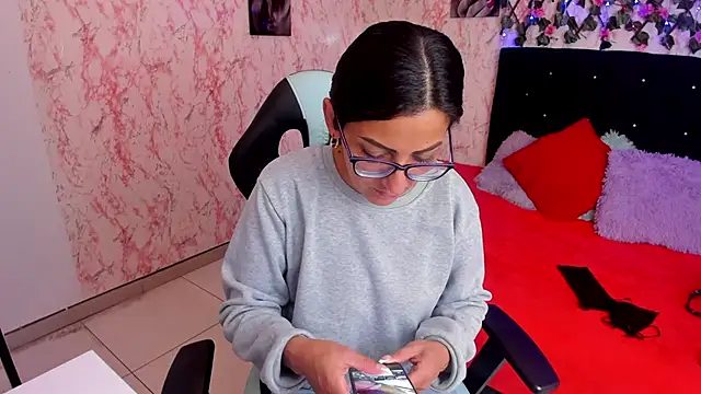 alma blue online show from 12-31-24, 04:35