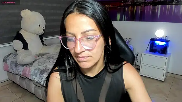 Snapshot of alma_blue chatting on 05-14-26, 11:11 alma blue online show from 05-14-26, 11:11