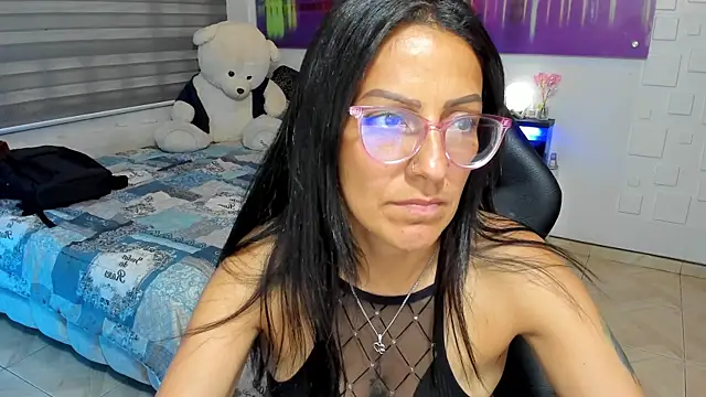 Snapshot of alma_blue chatting on 05-19-26, 10:38 alma blue online show from 05-19-26, 10:38