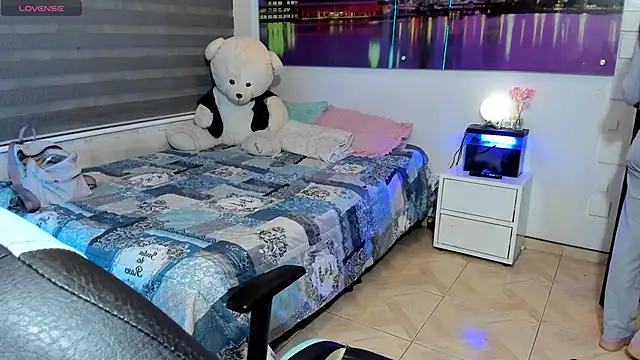Snapshot of alma_blue chatting on 05-20-26, 11:00 alma blue online show from 05-20-26, 11:00
