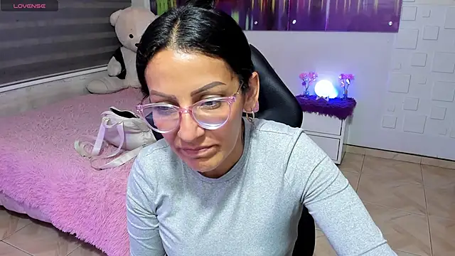 Snapshot of alma_blue chatting on 05-28-26, 11:35 alma blue online show from 05-28-26, 11:35