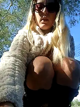 dolcehelena993 online show from 11-20-25, 10:59