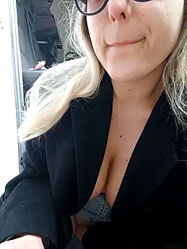 dolcehelena993 online show from 03-07-26, 12:02