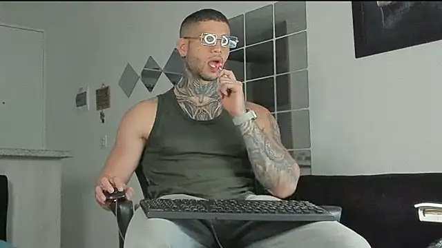  jamesleandros1 online show from 02-20-25, 05:33