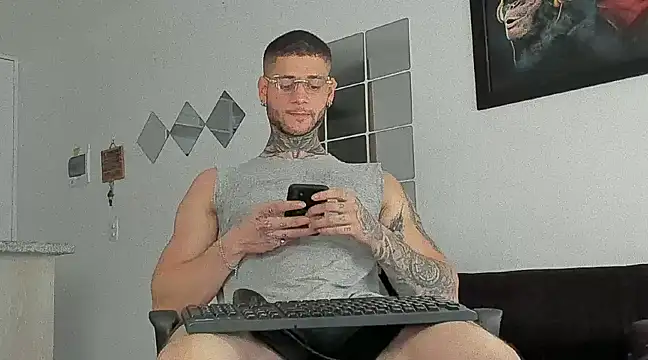  jamesleandros1 online show from 03-01-25, 08:31