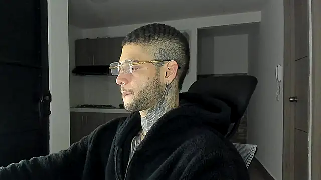  jamesleandros1 online show from 09-10-25, 12:43