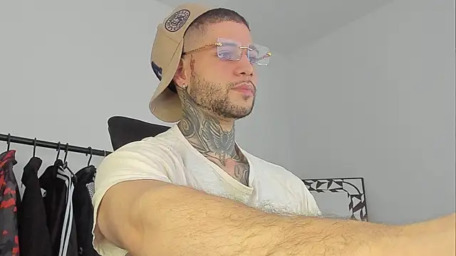  jamesleandros1 online show from 11-09-25, 04:16