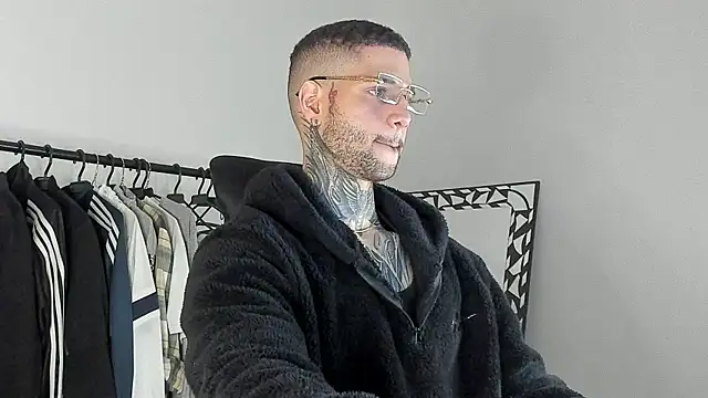  jamesleandros1 online show from 11-25-25, 03:28