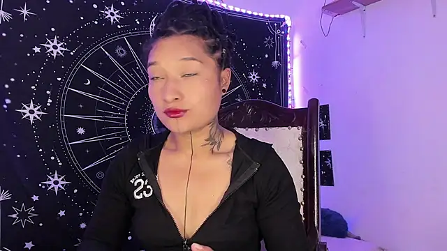 Eva Lee  online show from 11-22-25, 08:35