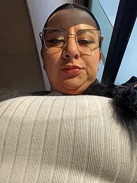 Abril Luv online show from 03-11-25, 12:17