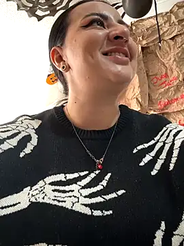 Abril Luv online show from 10-27-25, 01:37