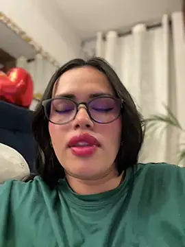 Snapshot of andra_rose chatting on 02-05-25, 11:06 andra rose online show from 02-05-25, 11:06