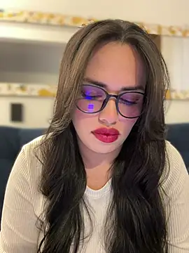 Snapshot of andra_rose chatting on 03-06-25, 11:09 andra rose online show from 03-06-25, 11:09