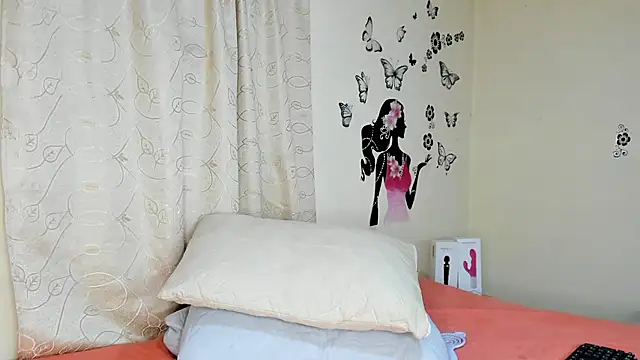 Snapshot of Juli_Castillo8 chatting on 03-09-25, 01:26 Juli Castillo8 online show from 03-09-25, 01:26