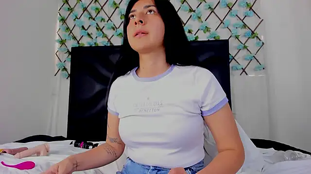EmmaWilliamss online show from 05-20-26, 03:40