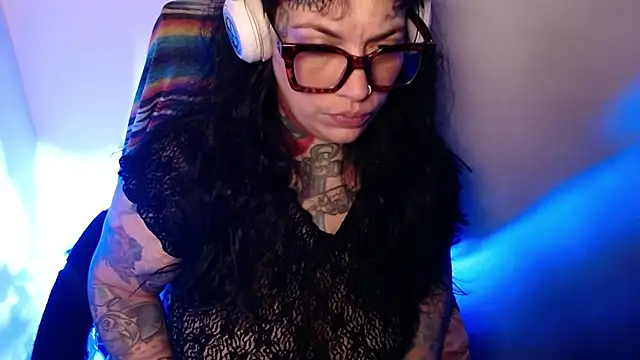 Snapshot of VampGirl1 chatting on 01-07-26, 07:33 VampGirl1 online show from 01-07-26, 07:33