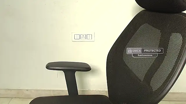 Queen Sakhi online show from 02-17-26, 04:02