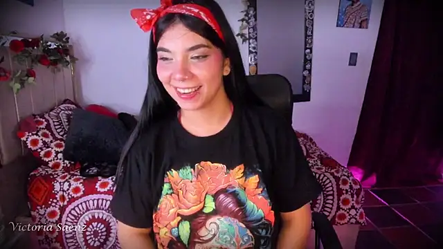 victoriaasaenz  online show from 06-04-26, 12:49