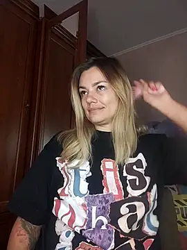 KrissSexi online show from 10-07-25, 04:53