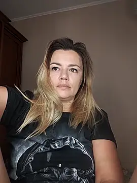 KrissSexi online show from 10-17-25, 05:43