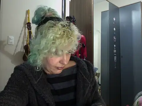 MariLouM online show from 06-25-26, 08:57