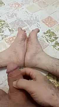 Snapshot of Hardapple01 chatting on 12-24-24, 12:44 Hardapple01 online show from 12-24-24, 12:44