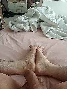 Snapshot of Hardapple01 chatting on 02-02-25, 06:37 Hardapple01 online show from 02-02-25, 06:37