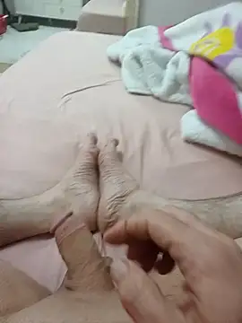 Snapshot of Hardapple01 chatting on 03-19-25, 08:00 Hardapple01 online show from 03-19-25, 08:00