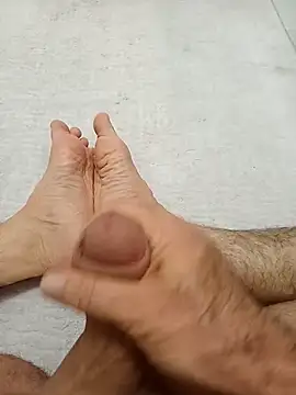 Snapshot of Hardapple01 chatting on 10-22-25, 01:17 Hardapple01 online show from 10-22-25, 01:17