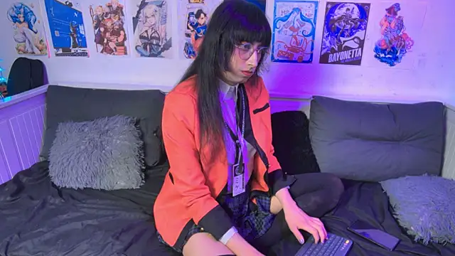 Snapshot of snowblack_ chatting on 06-06-26, 04:44 snowblack online show from 06-06-26, 04:44