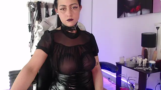 Snapshot of alison_slave chatting on 11-06-25, 01:17 alison slave online show from 11-06-25, 01:17