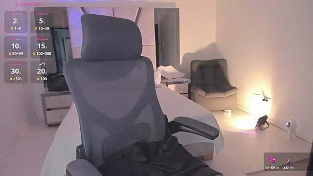 LunaBaker-1 online show from 01-20-25, 09:22