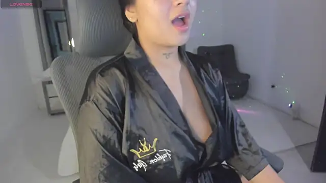 LunaBaker-1 online show from 02-07-25, 10:09