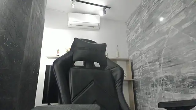 LunaBaker-1 online show from 10-08-25, 07:55