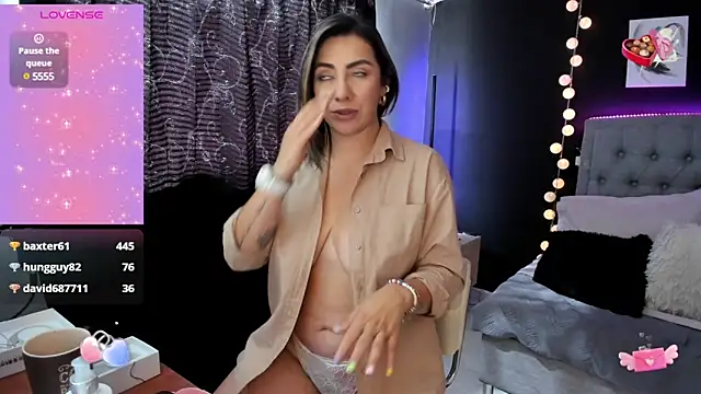 Snapshot of Isabella_lt chatting on 02-04-25, 02:21 Isabella lt online show from 02-04-25, 02:21