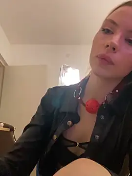 Snapshot of KittyKatyDream chatting on 05-21-26, 02:02 KittyKatyDream online show from 05-21-26, 02:02