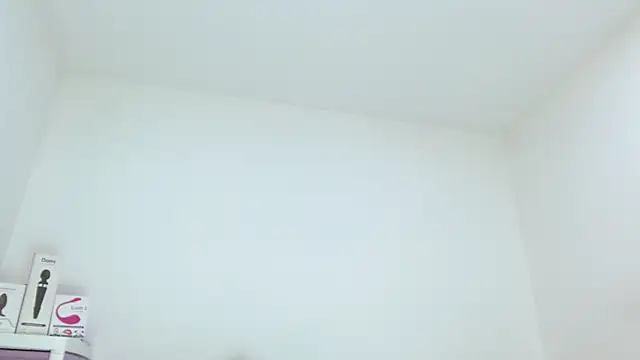 Snapshot of sashacreamy_ chatting on 09-23-25, 04:15 sashacreamy online show from 09-23-25, 04:15