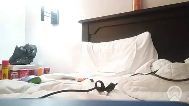 Snapshot of JunkieLiLMethWhore chatting on 10-15-25, 05:51 JunkieLiLMethWhore online show from 10-15-25, 05:51