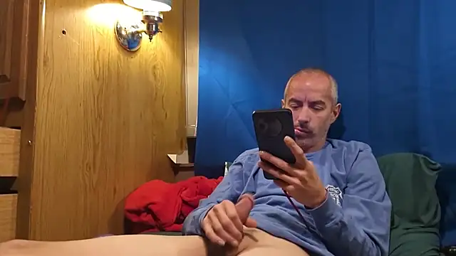 Snapshot of JunkieLiLMethWhore chatting on 02-19-26, 01:18 JunkieLiLMethWhore online show from 02-19-26, 01:18