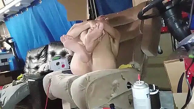 Snapshot of JunkieLiLMethWhore chatting on 02-25-26, 02:43 JunkieLiLMethWhore online show from 02-25-26, 02:43