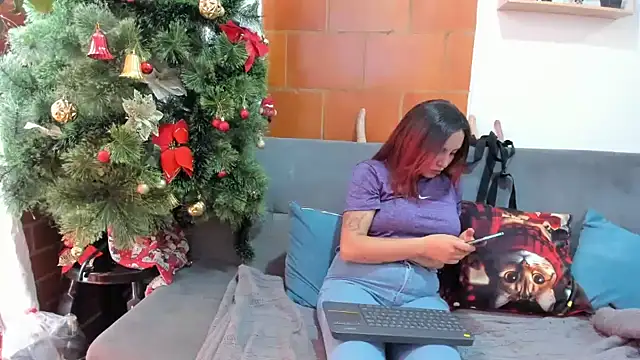 Snapshot of _girls_on_fire_ chatting on 12-24-24, 03:26 girls on fire online show from 12-24-24, 03:26