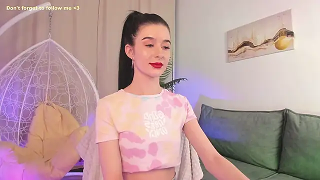 Snapshot of LauraCoy chatting on 02-04-25, 02:28 LauraCoy online show from 02-04-25, 02:28