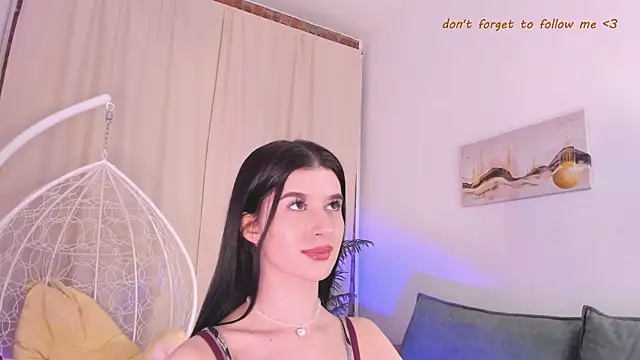 Snapshot of LauraCoy chatting on 02-11-25, 02:25 LauraCoy online show from 02-11-25, 02:25