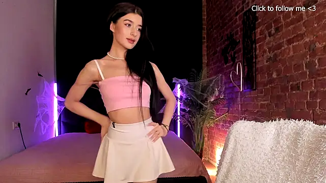 Snapshot of LauraCoy chatting on 10-27-25, 02:10 LauraCoy online show from 10-27-25, 02:10