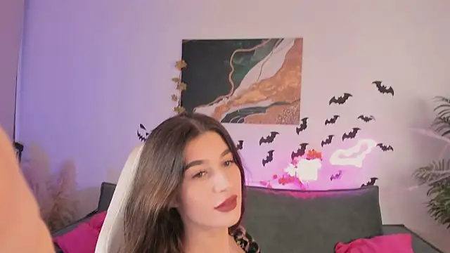 Snapshot of LauraCoy chatting on 11-03-25, 07:37 LauraCoy online show from 11-03-25, 07:37