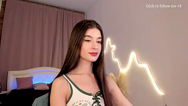 Snapshot of LauraCoy chatting on 12-05-25, 07:54 LauraCoy online show from 12-05-25, 07:54